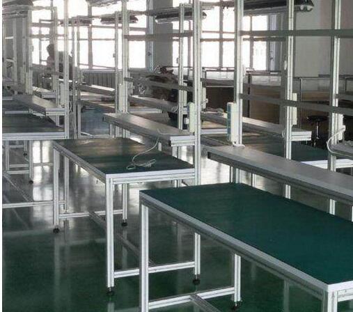 防静电事情台主体框架一样平常接纳铝型材，，，，，，，台面则接纳防静电防火板或防静电台垫