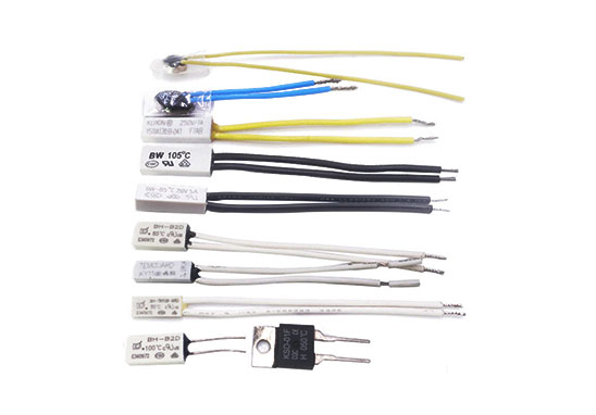 什么是CNAS质检报告？？？？？？？  CNAS质检报告就是对产品的功效、性能、外观结构等凭证GB/QB标准举行测试，，，由申请商（委托方）提出申请，，，向第三方检测机构提供测试标准、样品举行测试，，，测试后出报告。。。