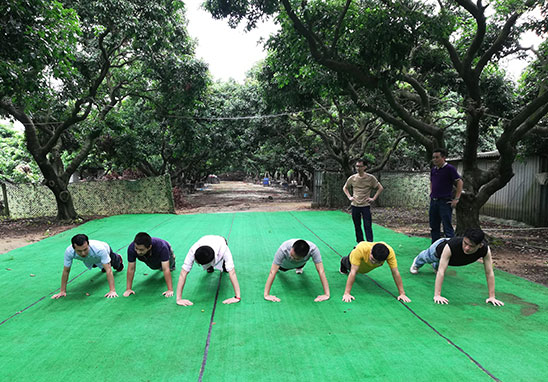 “挑战自我，，，，，凝聚实力，，，，，熔炼一流团队” 广东美高梅集团4688am检测户外拓展活动