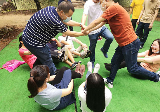 “挑战自我，，，，，凝聚实力，，，，，熔炼一流团队” 广东美高梅集团4688am检测户外拓展活动