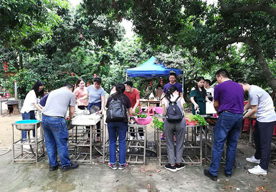 “挑战自我，，，，，凝聚实力，，，，，熔炼一流团队” 广东美高梅集团4688am检测户外拓展活动