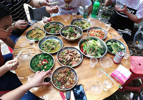 “挑战自我，，，，，凝聚实力，，，，，熔炼一流团队” 广东美高梅集团4688am检测户外拓展活动